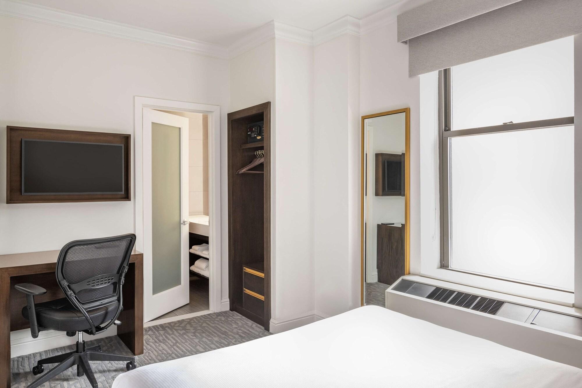 Martinique On Broadway, Curio Collection By Hilton New York