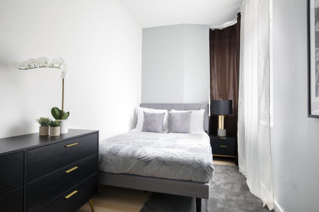 Perfectly Located 2bd Near Times Square With Gym Apartment New York