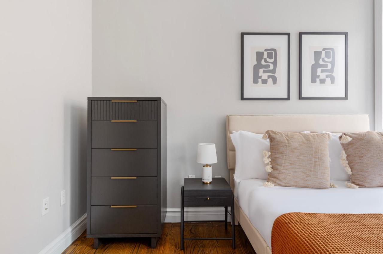 East Village 2br W Wd Nr Groceries Shops Nyc-1235 Appartement New York