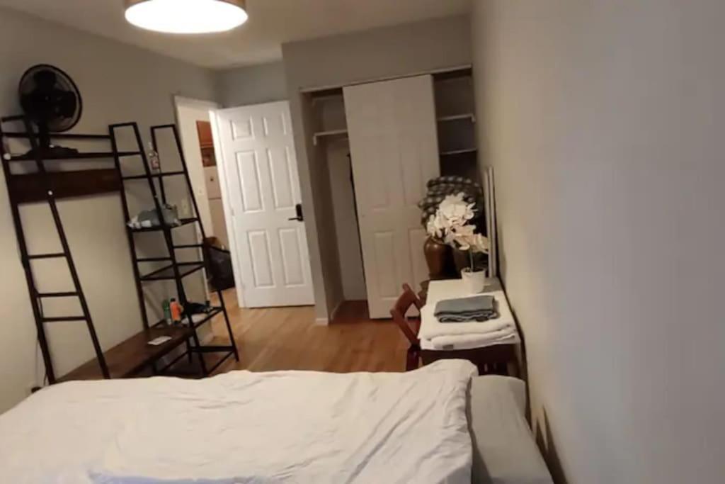 Private In 4 Bedroom Ground Near Subway * New York