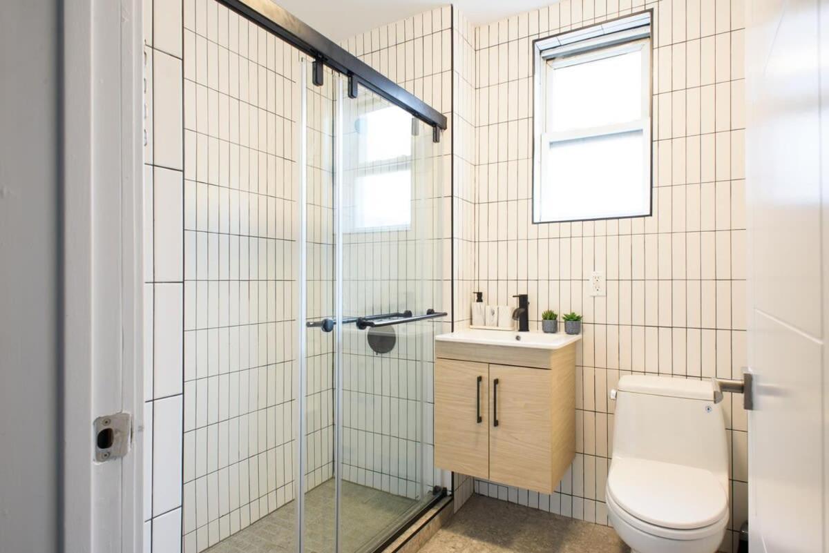 Apartment 39-1 Renovated 3br Prime Midtown West New York