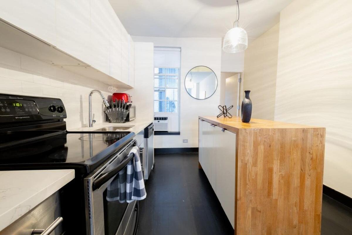 E10-1 Designer East Village Townhouse 1br *