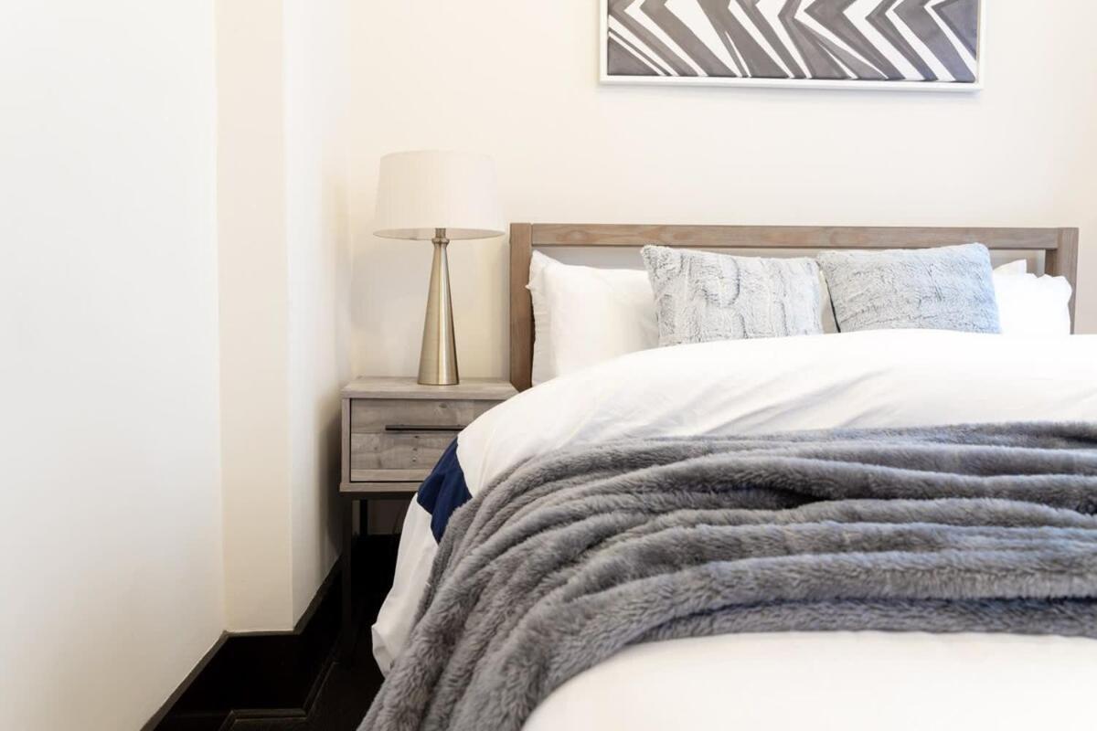 E10-1 Designer East Village Townhouse 1br New York