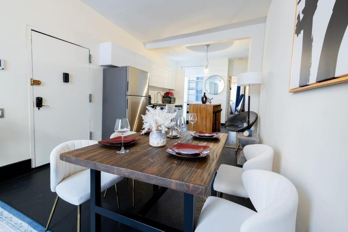 E10-1 Designer East Village Townhouse 1br New York