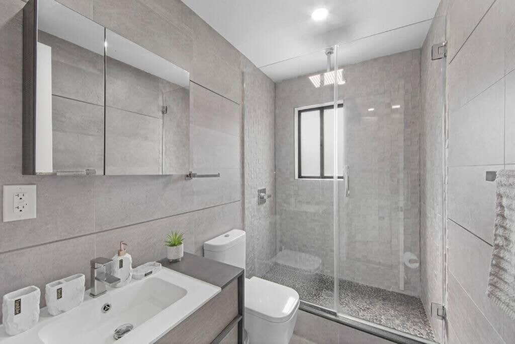 Apartment 75-5c 3br Luxury Duplex Brand New W&d Elevator