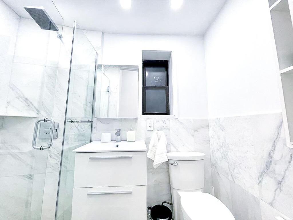 Apartment 62-2b Renovated 1br In Prime Upper East Side