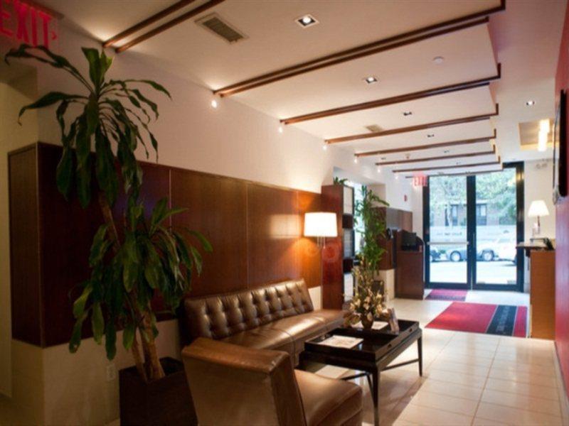 Hotel Hampton By Hilton Seaport 2*