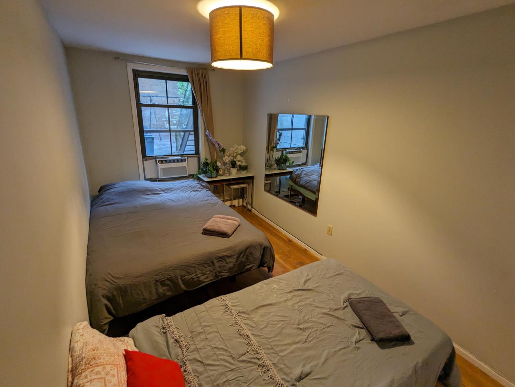 Private In 4 Bedroom Ground Near Subway * New York