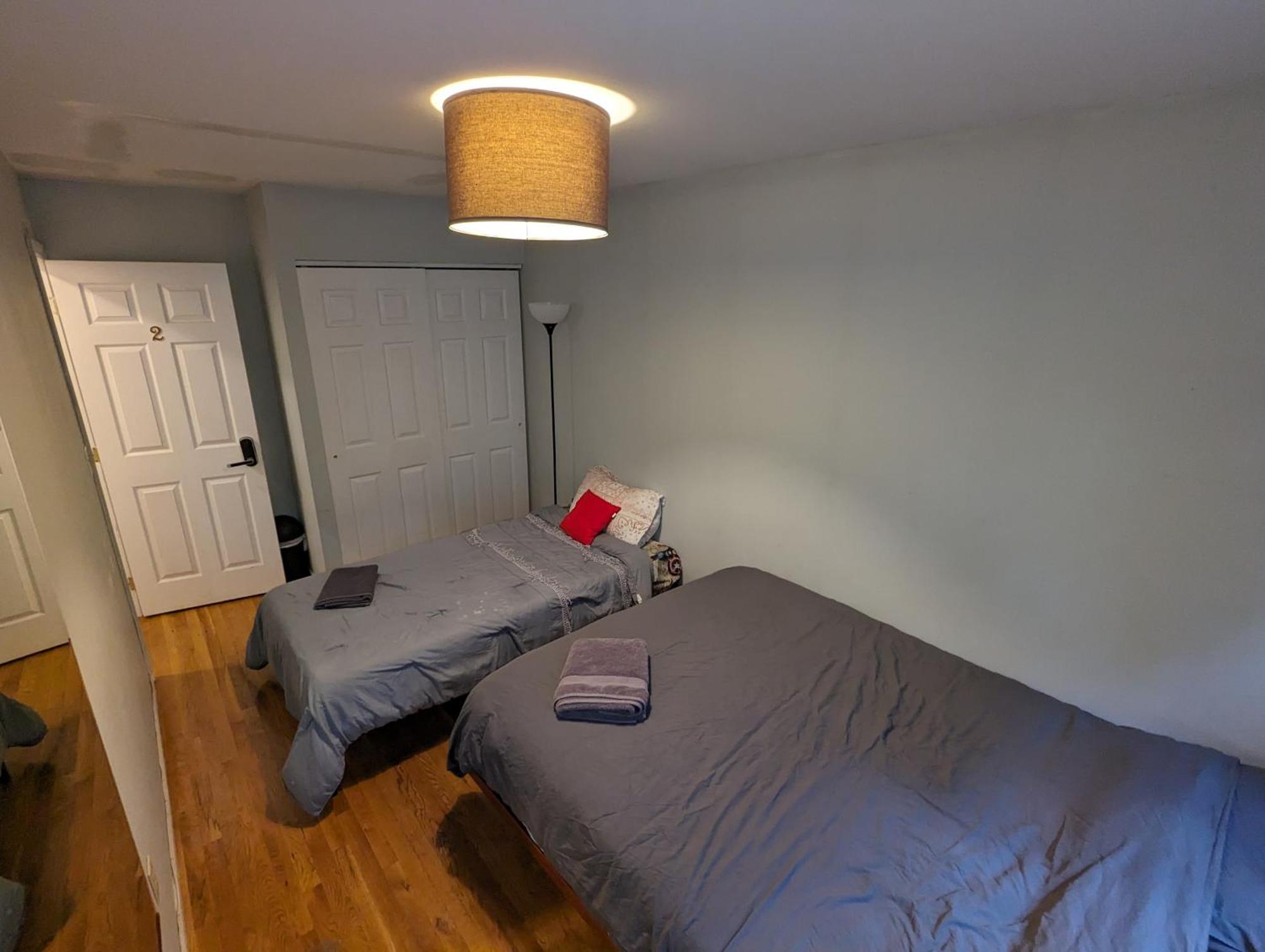 Private In 4 Bedroom Ground Near Subway Privatunterkunft