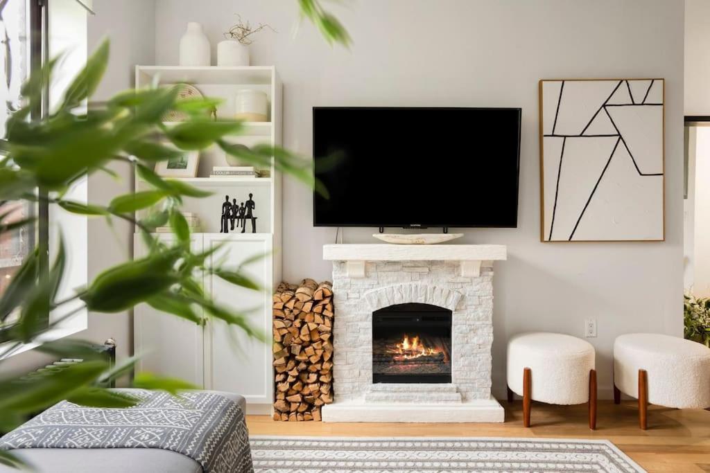 Apartment Bright Designer In Historic Harlem New York