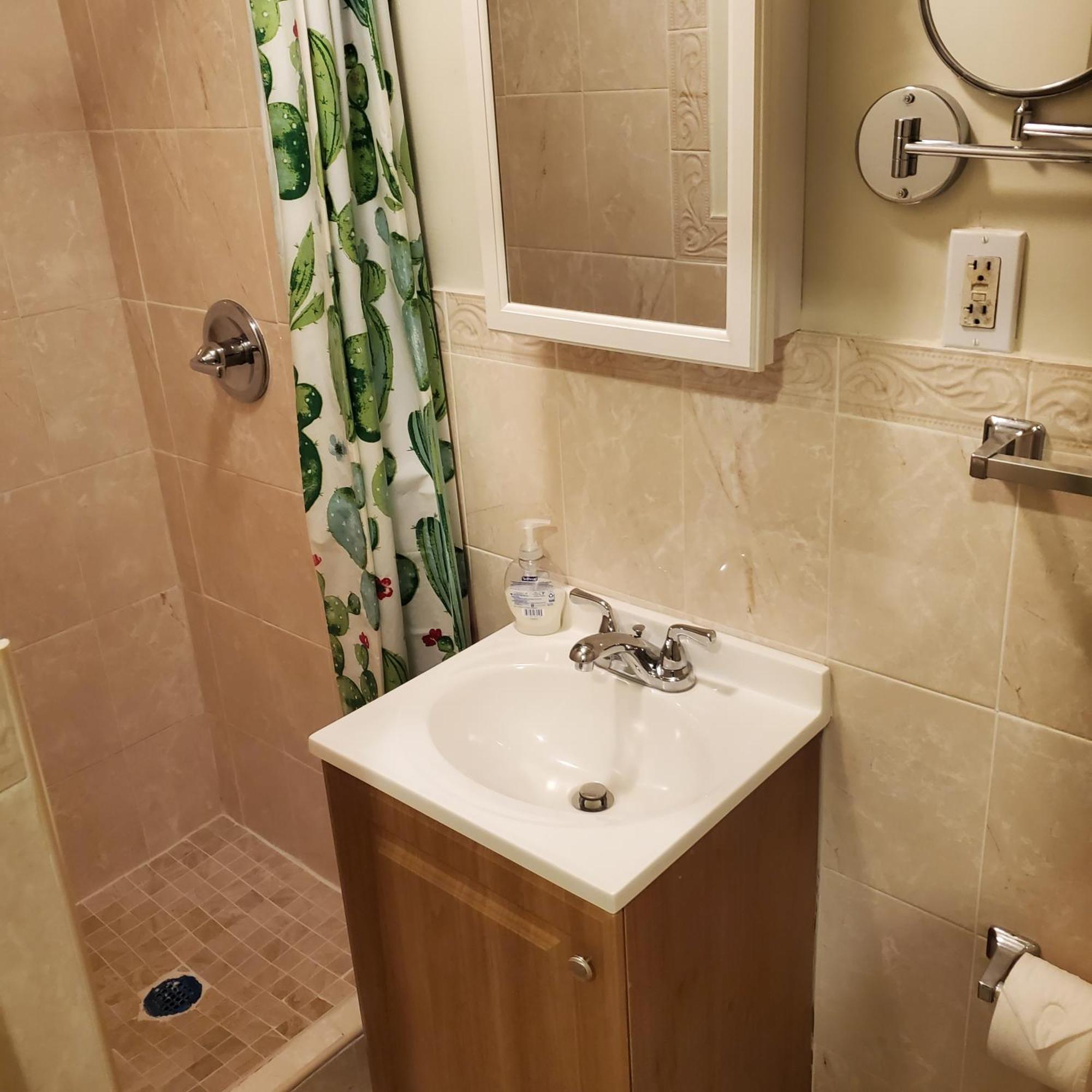 And One Bedroom * New York