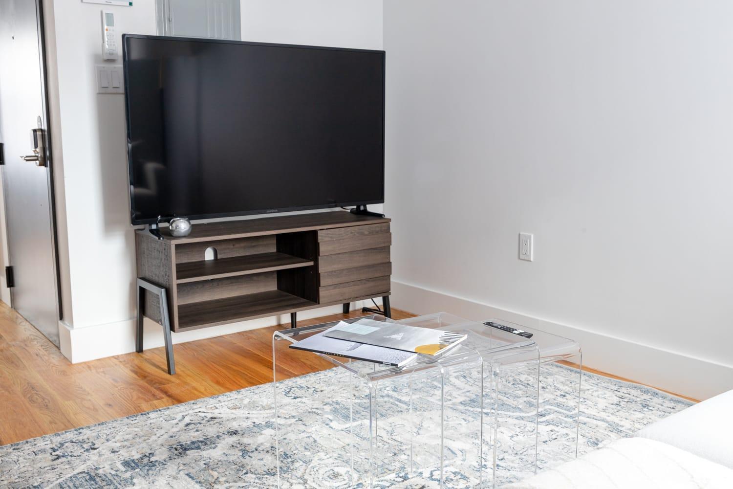 323-2 Specious 2br Williamsburg *