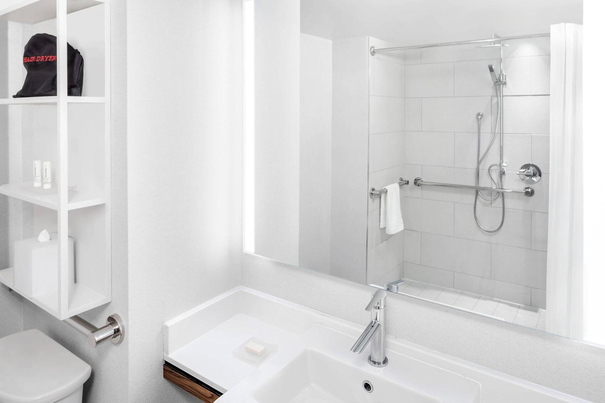 Hotel Fairfield & By Marriott Manhattan/times Square South