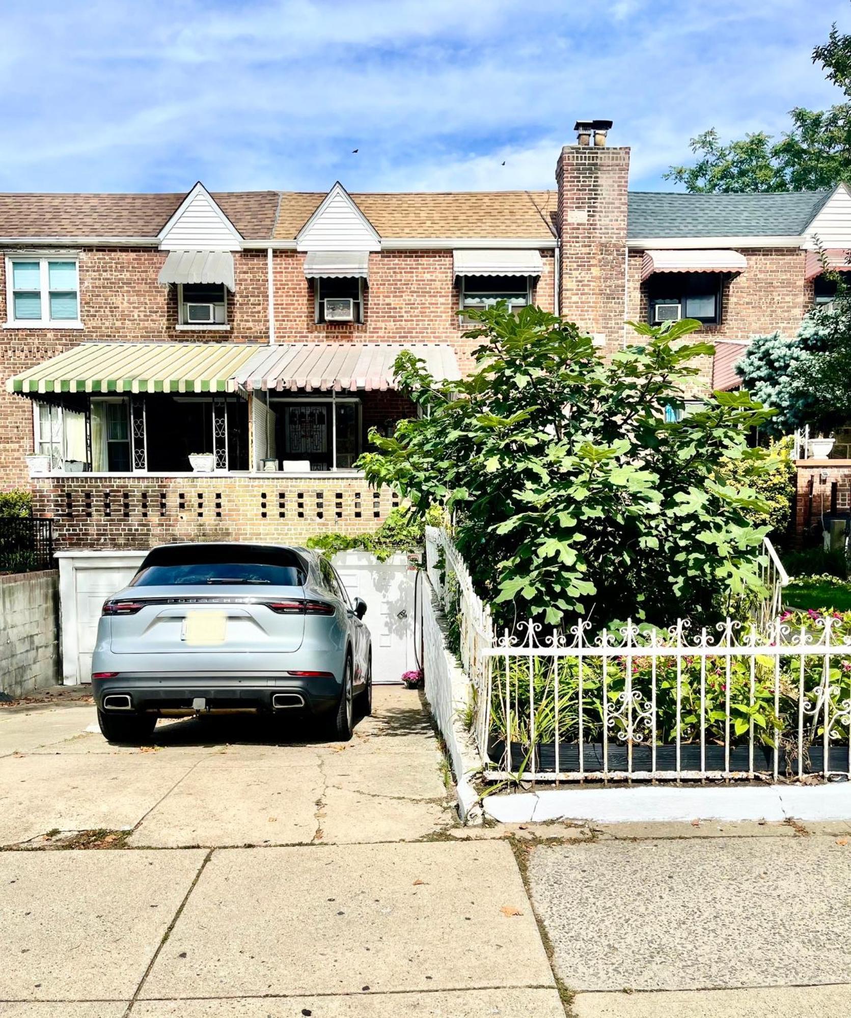 Ferienhaus Lga Airport 3 Mins, 3 Bedroom Duplex House, Parking And Private Backyard, 9mins Subway! *