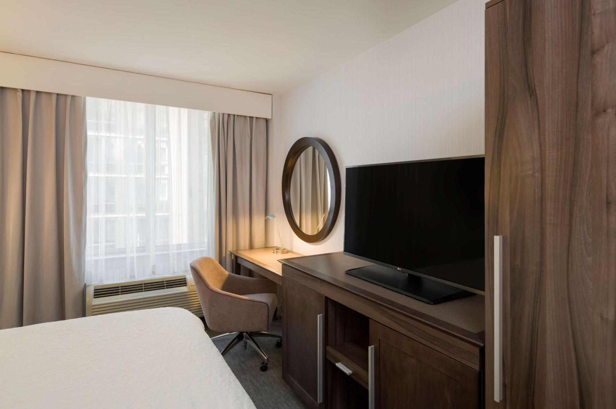 Hampton Manhattan - Times Square South 3*