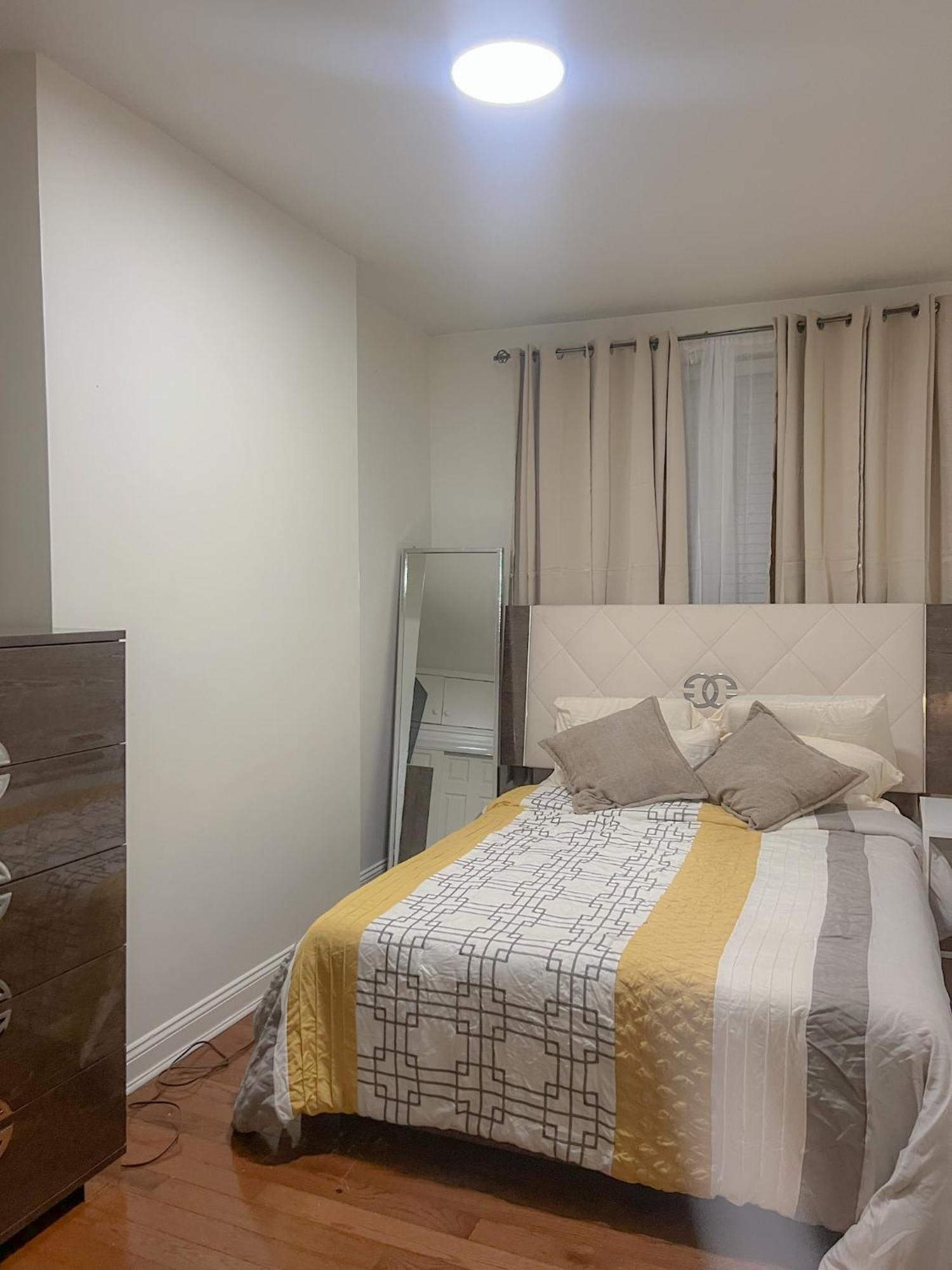 2 Bedroom Bliss In College Point Apartment *
