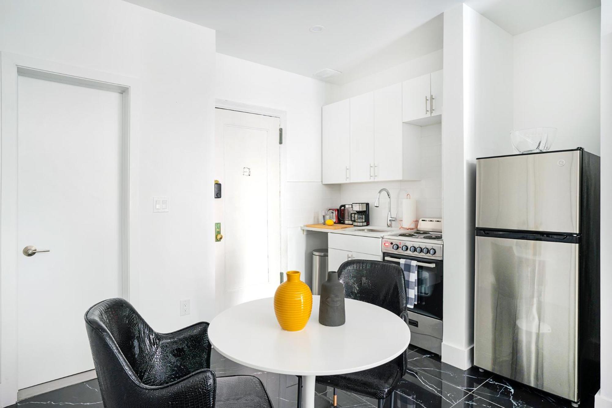 444-2c Newly Renovated 1br In Hell's Kitchen Apartment New York