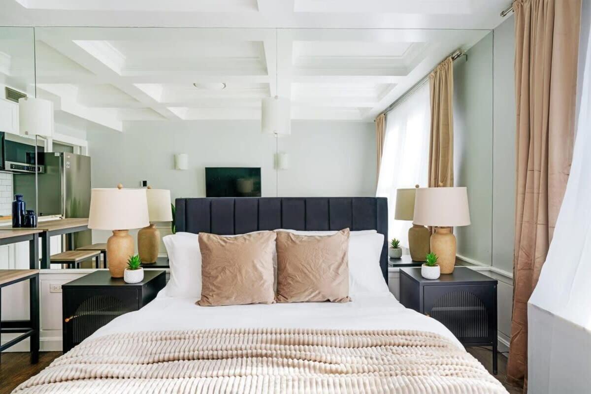 73-1104 New Uws Doorman Gym