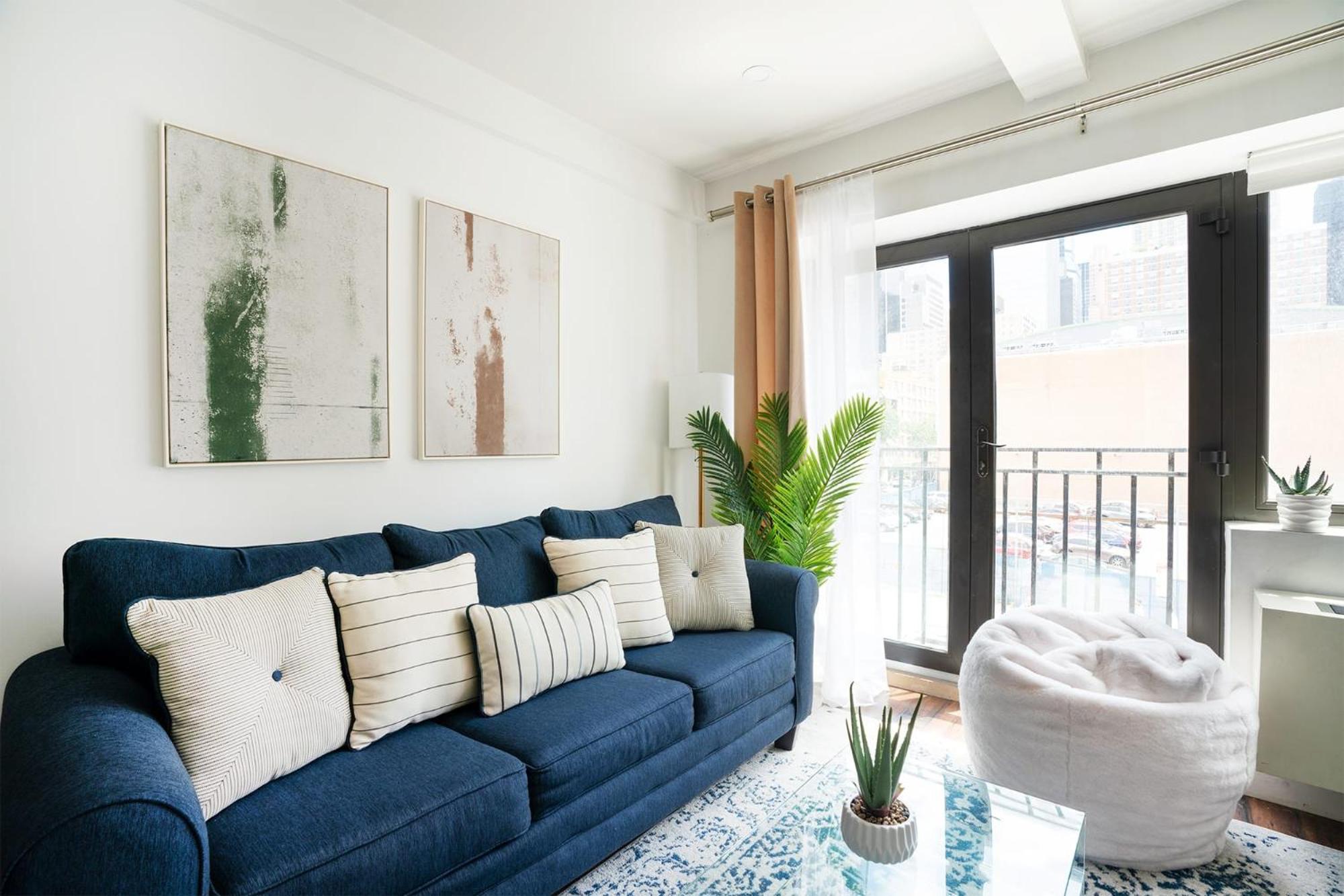 809-3a 1br Columbus Circle Elevator W D * New York