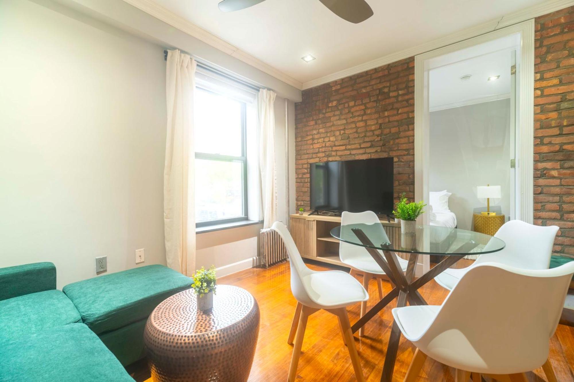 Stylish 2br In Manhattan Apartment