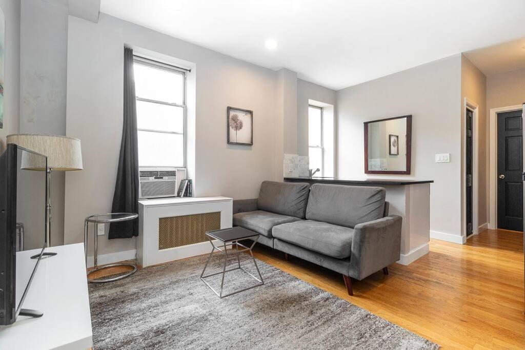 Renovated Lower East Side 2br 1ba Washer Dryer Apartment