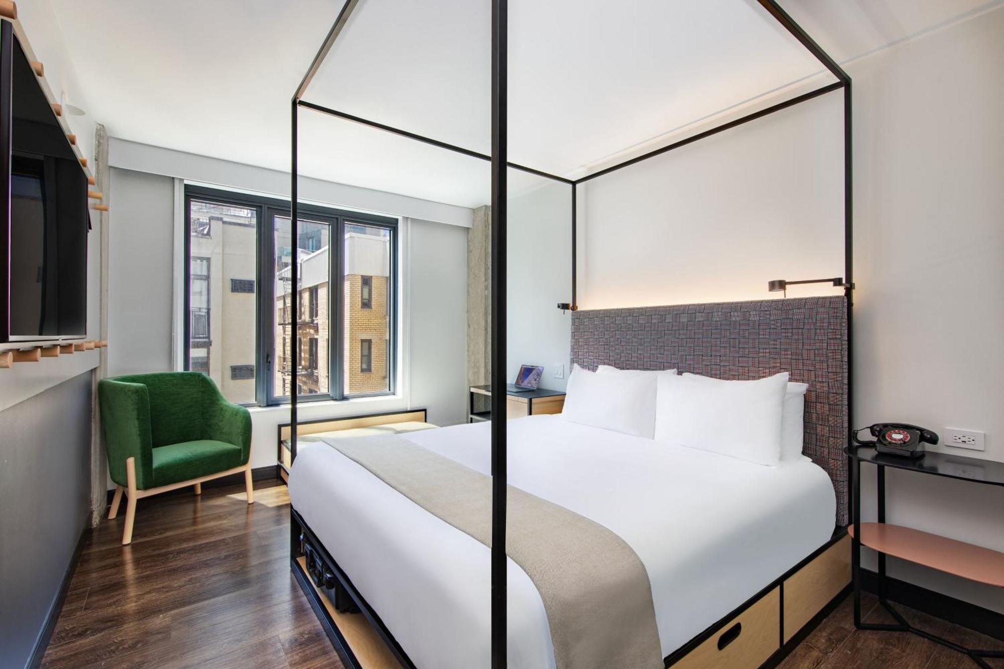 Moxy Nyc East Village Hotel 3*