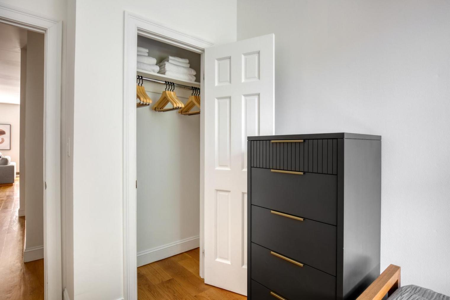 Upper W Side 2br W Wd Nr Central Park Nyc-277
