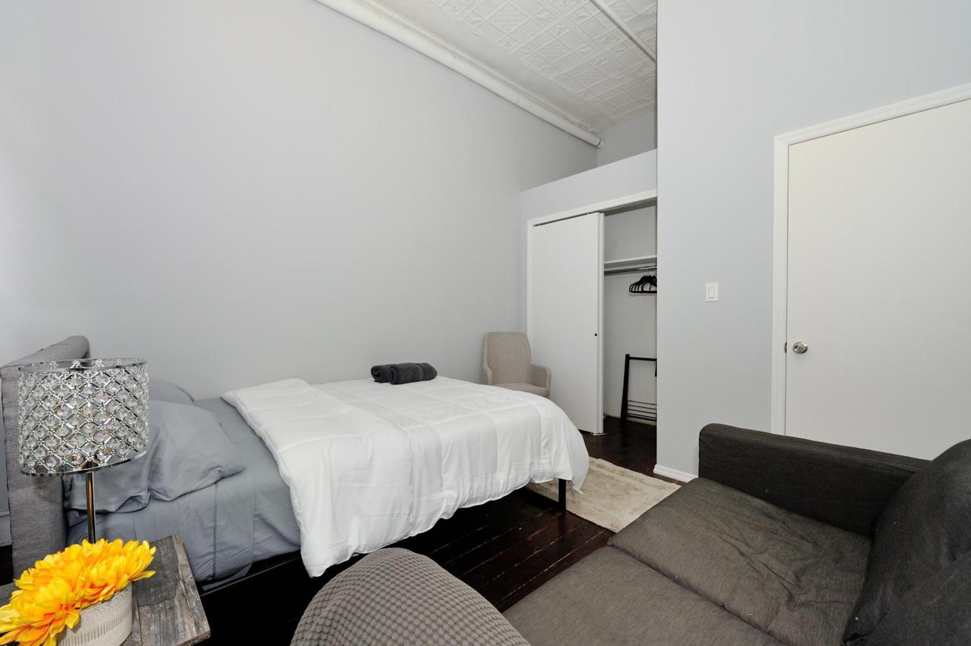 Monthly Nyc Rentals- Beautiful 4 Bedroom Unit New York