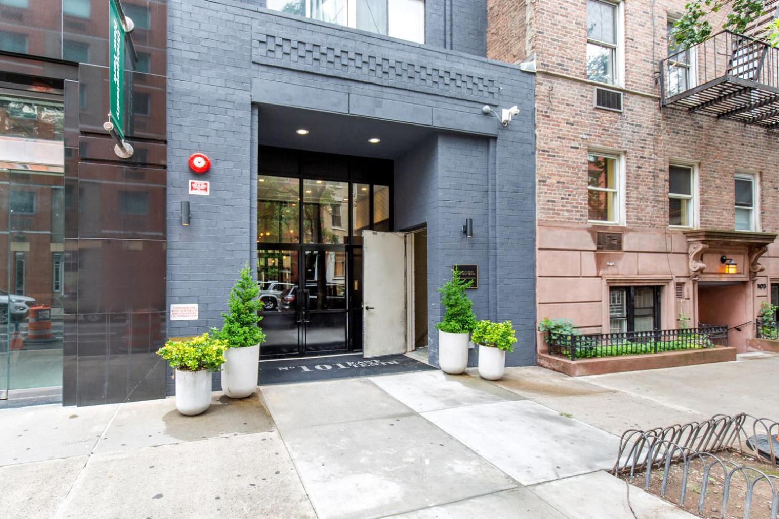 E Village 1br W Wd On Prime Corner Nyc-858 *
