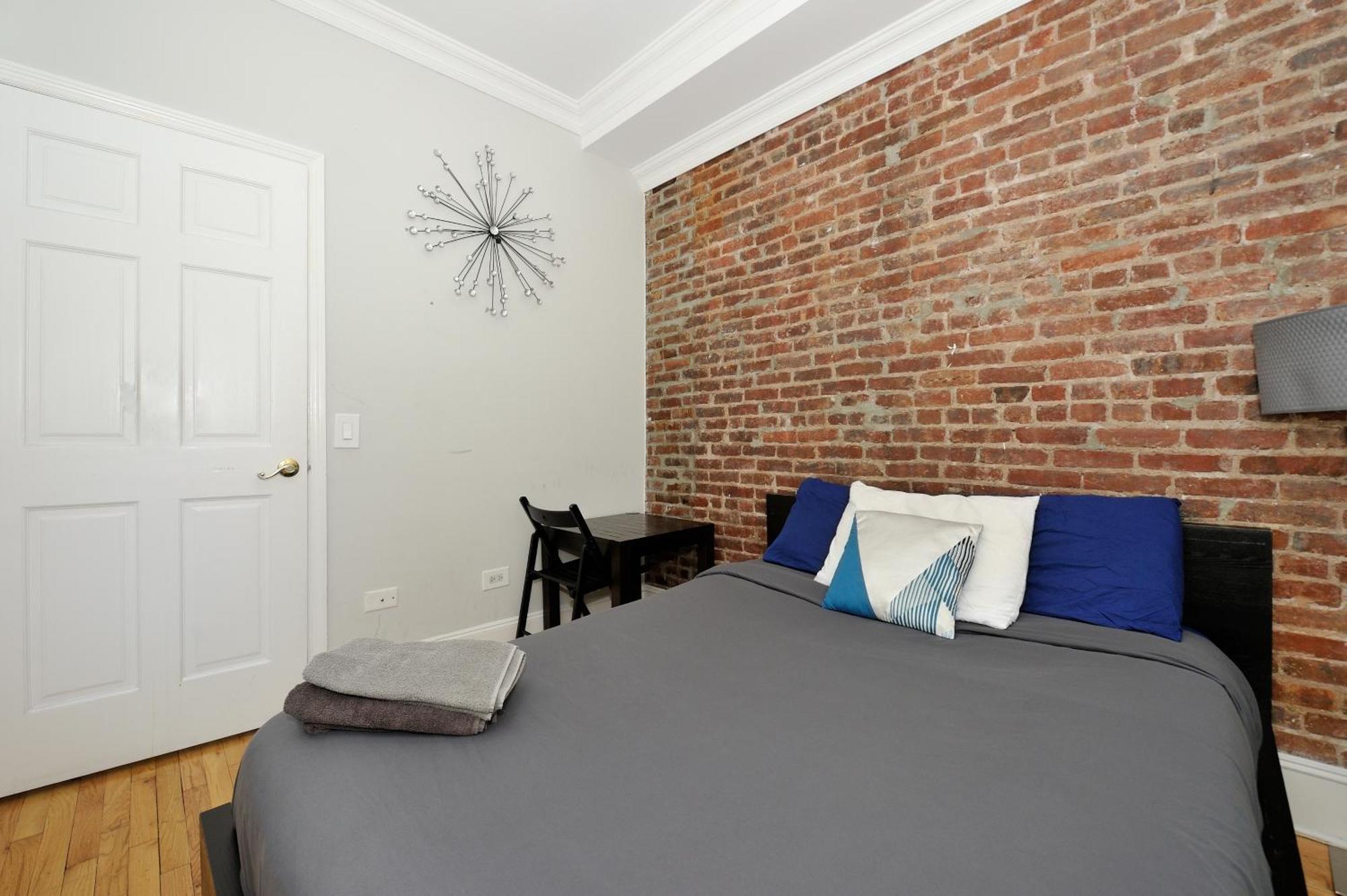 Monthly Nyc - 3 Bedroom Unit With Private Roof *