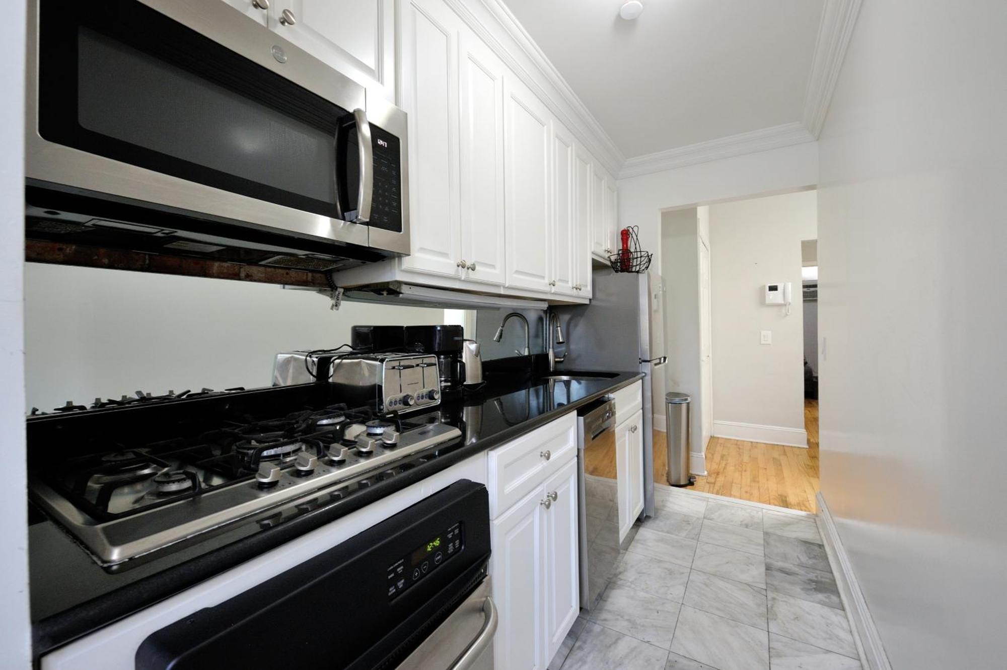 Monthly Nyc - 3 Bedroom Unit With Private Roof * New York