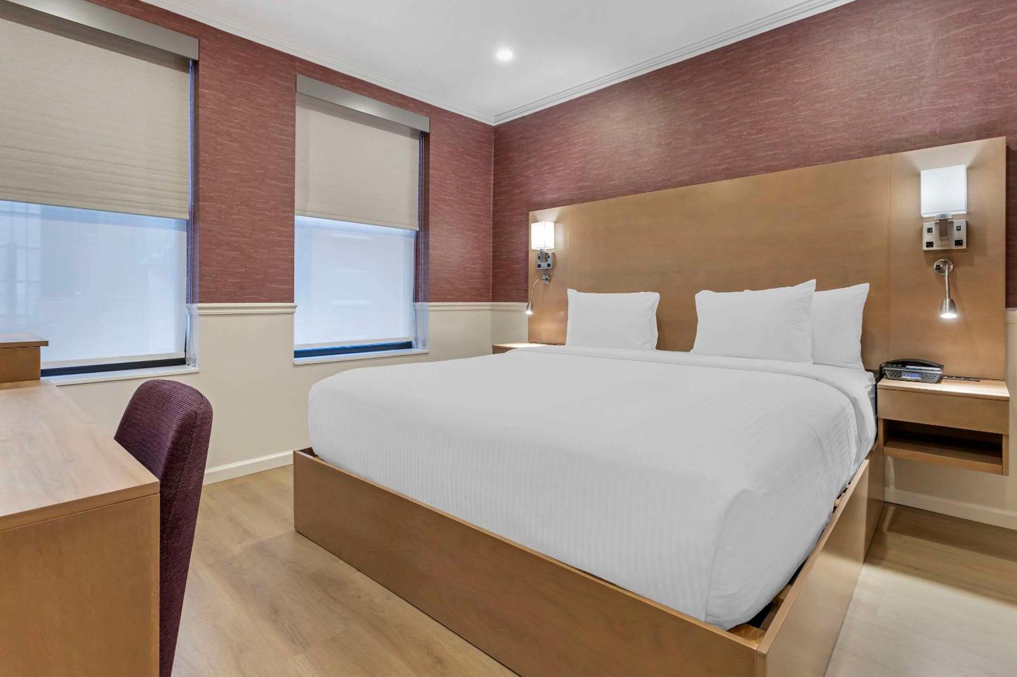 Mayfair Times Square Hotel 3*