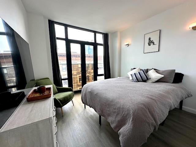 Huge Modern 2 Bedroom In Little Italy Appartement