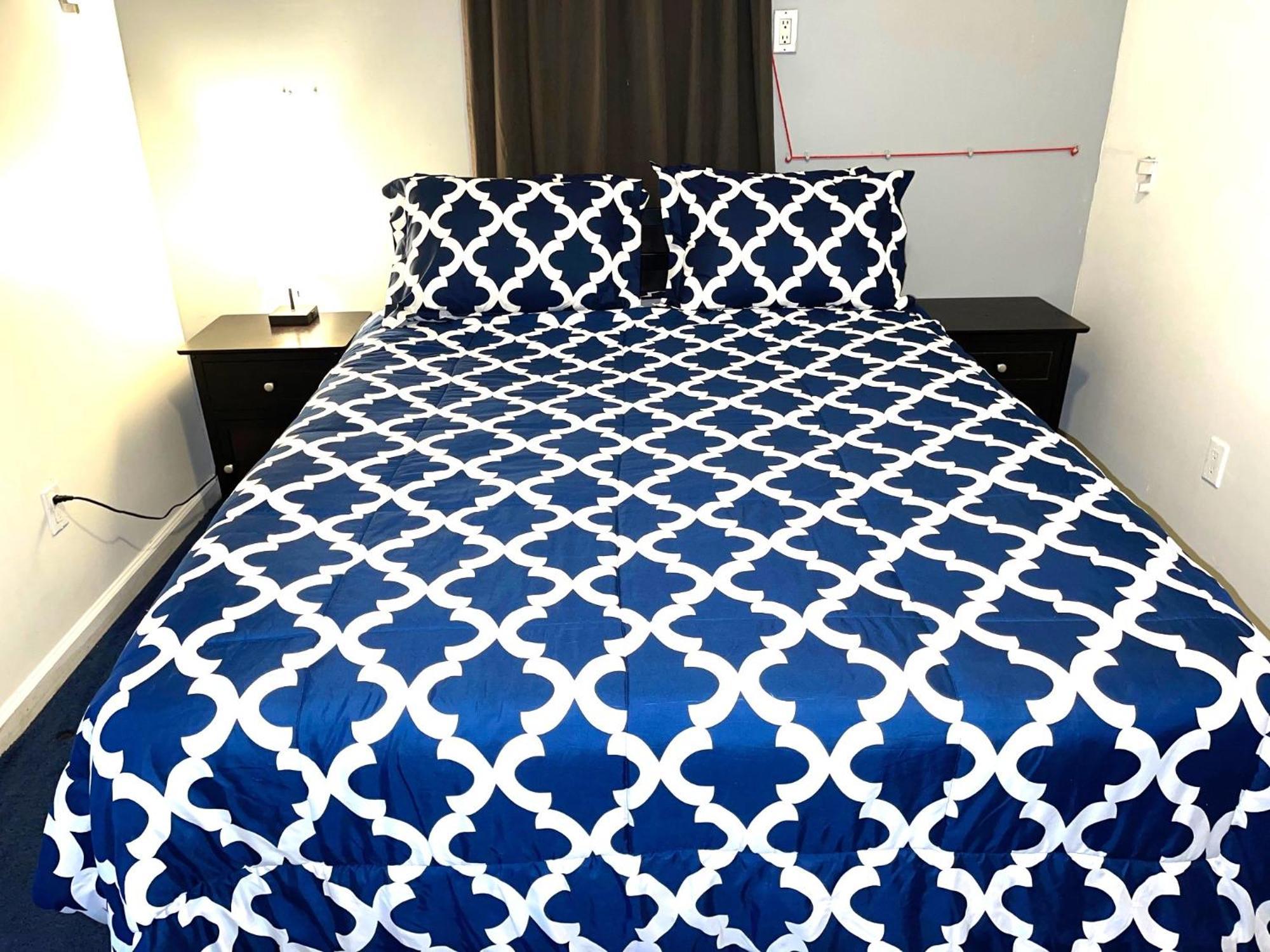 3 Bedrooms In Lic, 10 Mins To Manhattan !! Apartment