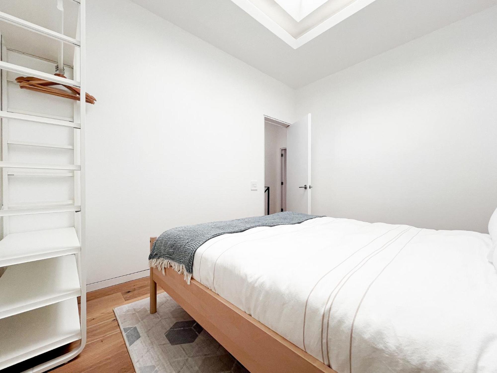 Apartment Modern, Charming, Spacious 3-bedroom Retreat In Brooklyn With Rem-casa New York