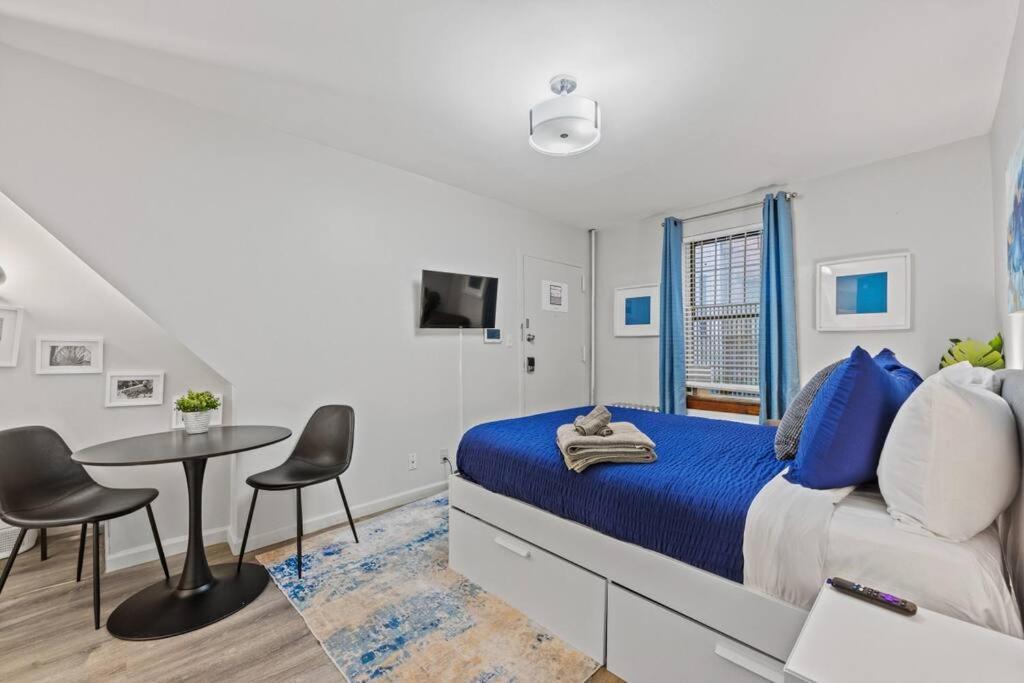Location Walk To Times Square Apartment *