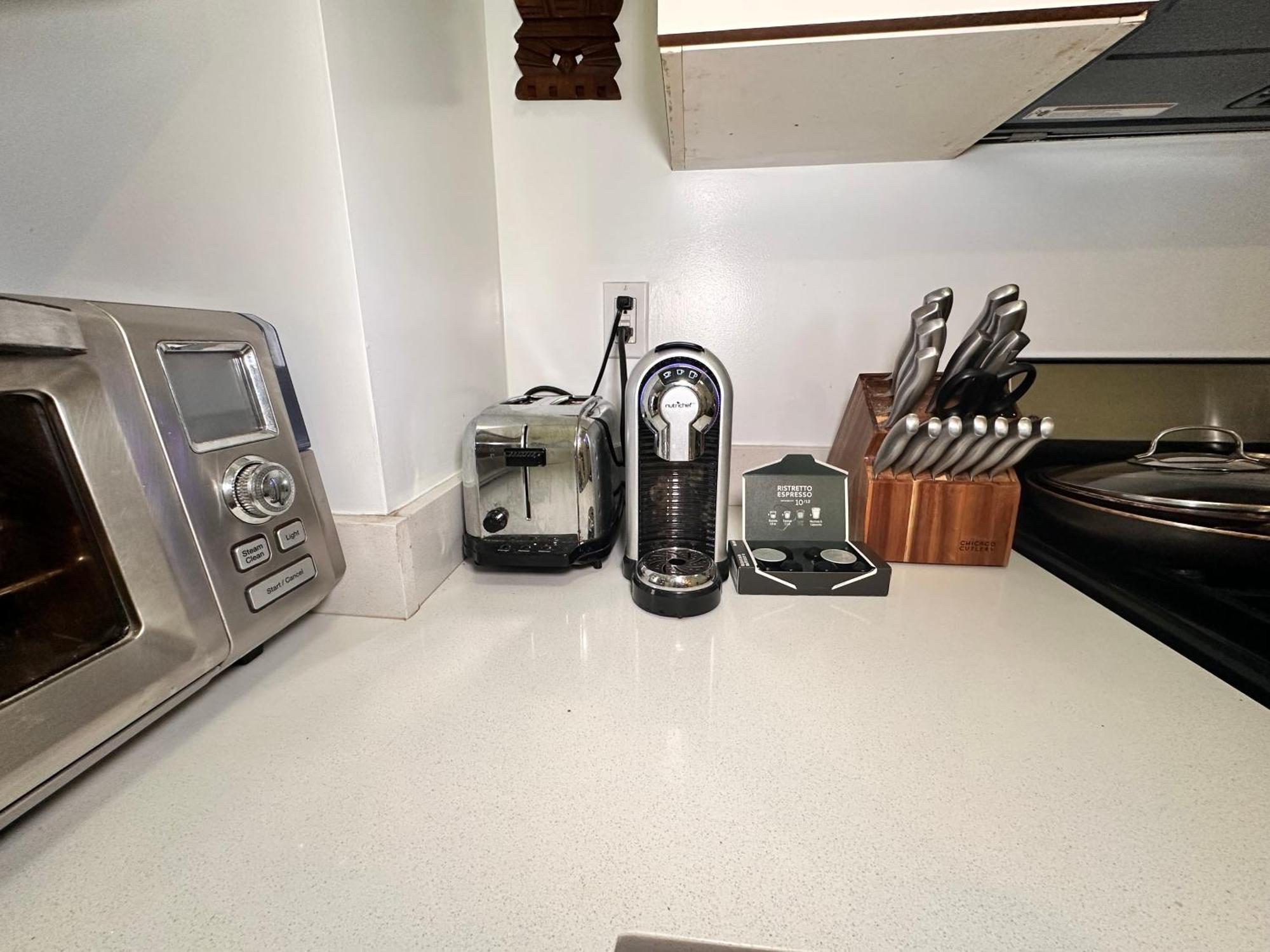 Modern With Private Bathroom And Kitchen Apartment