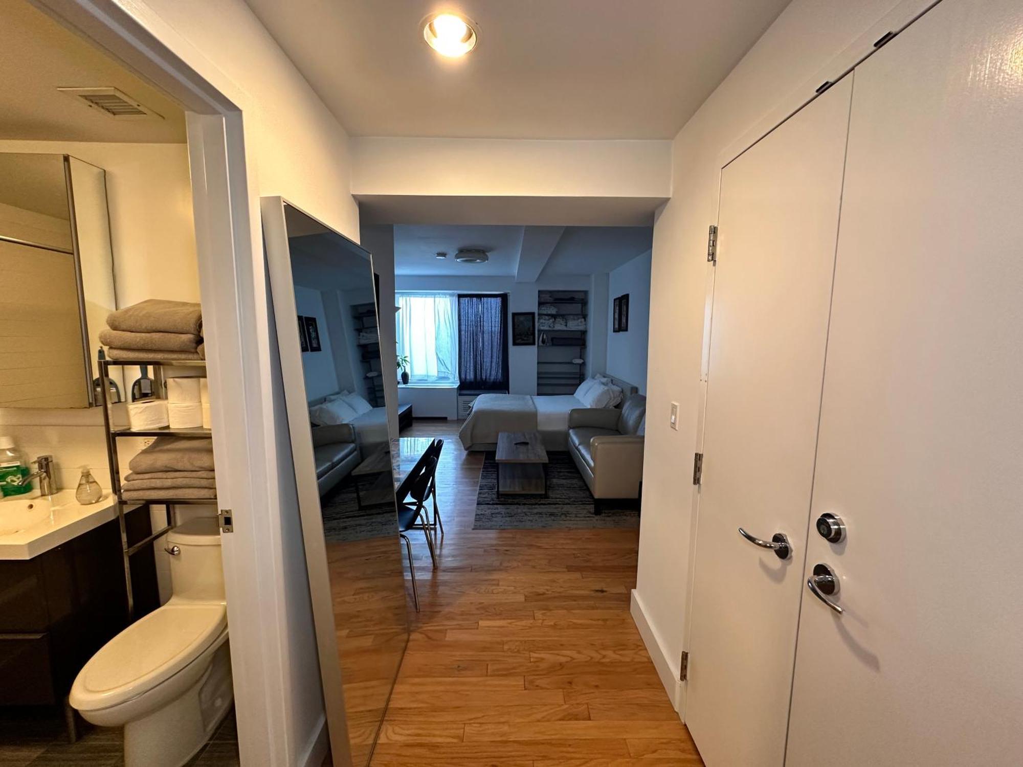 Apartment Modern With Private Bathroom And Kitchen