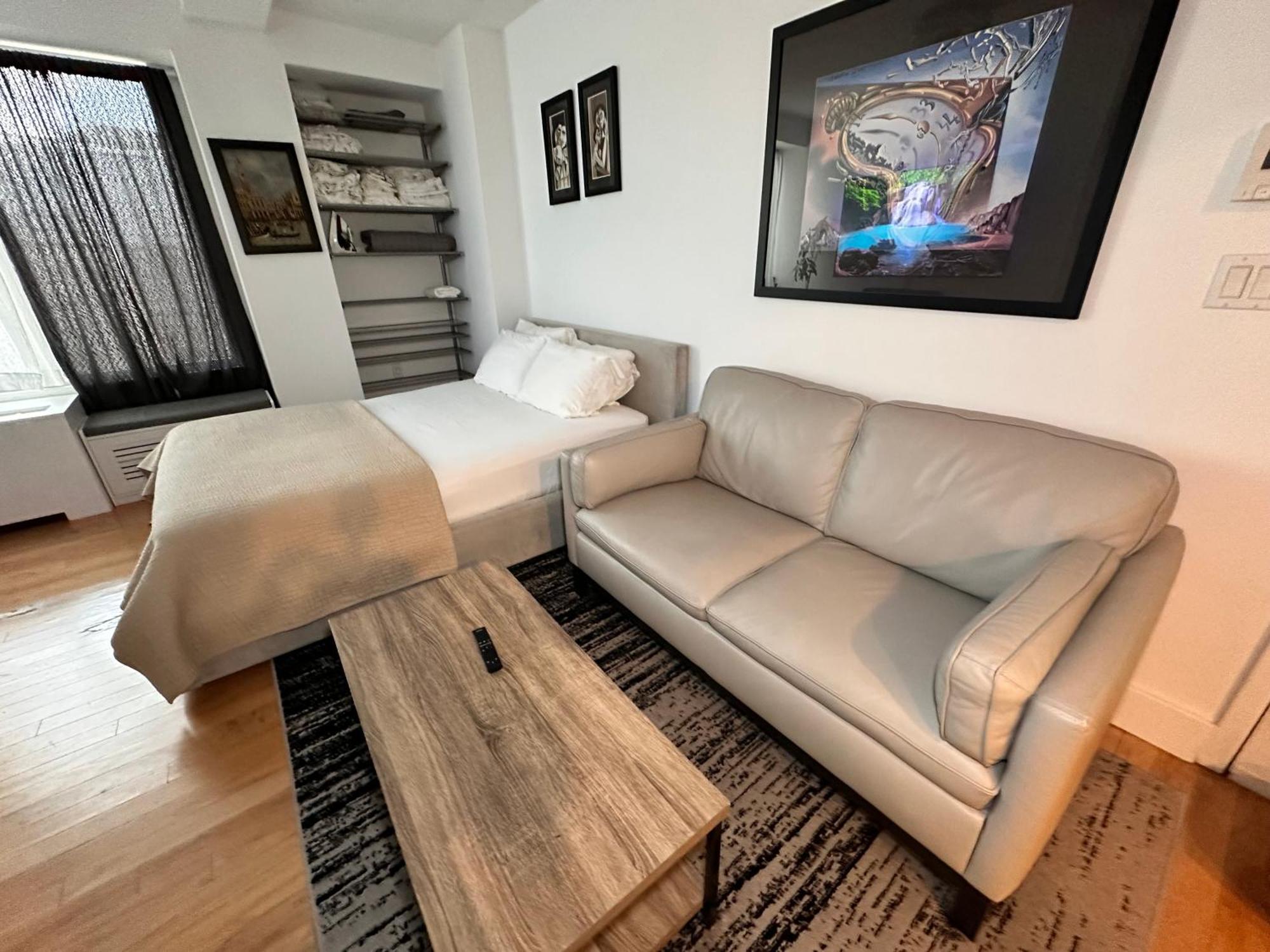 Apartment Modern With Private Bathroom And Kitchen