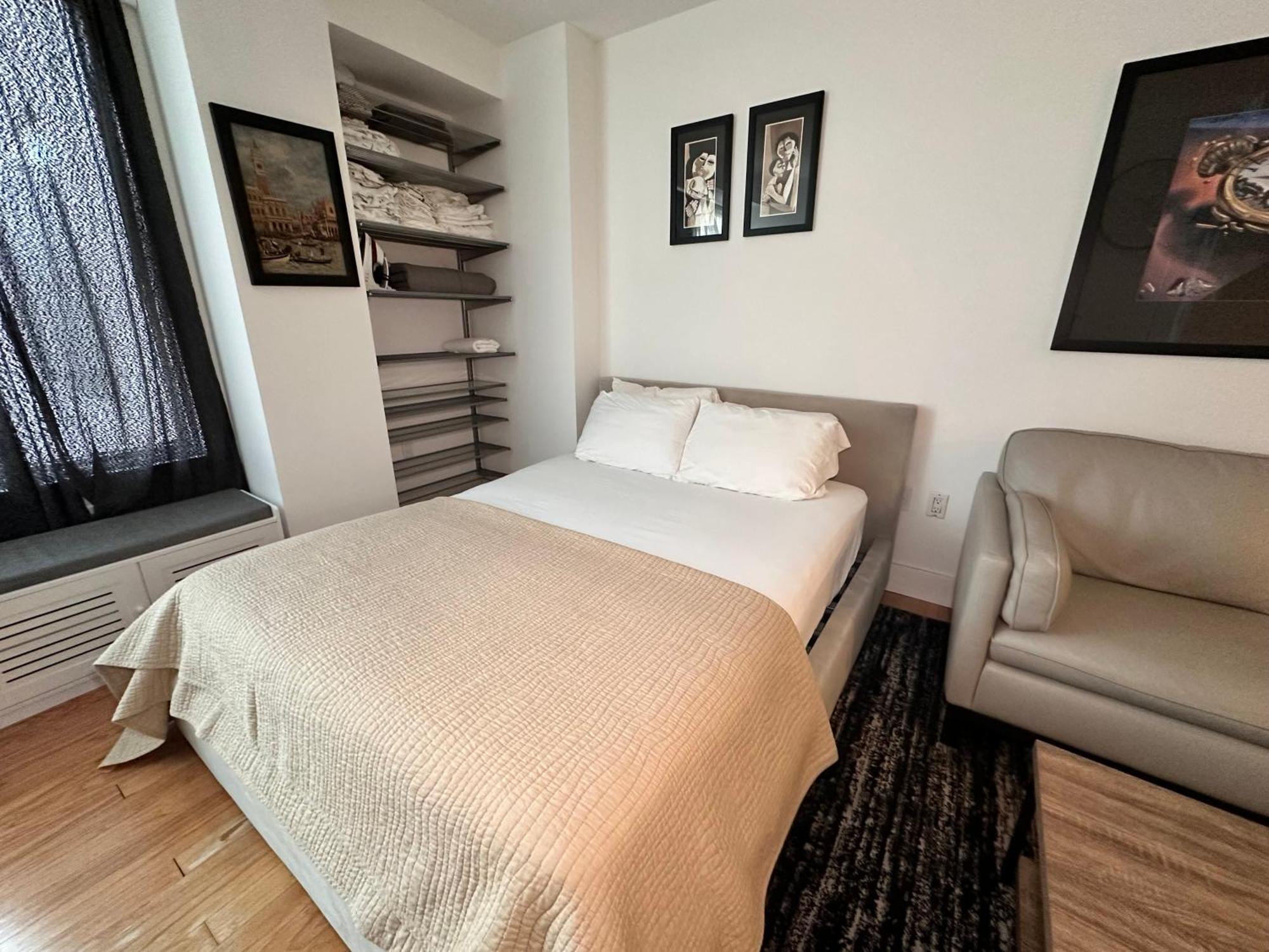 Modern With Private Bathroom And Kitchen Apartment New York