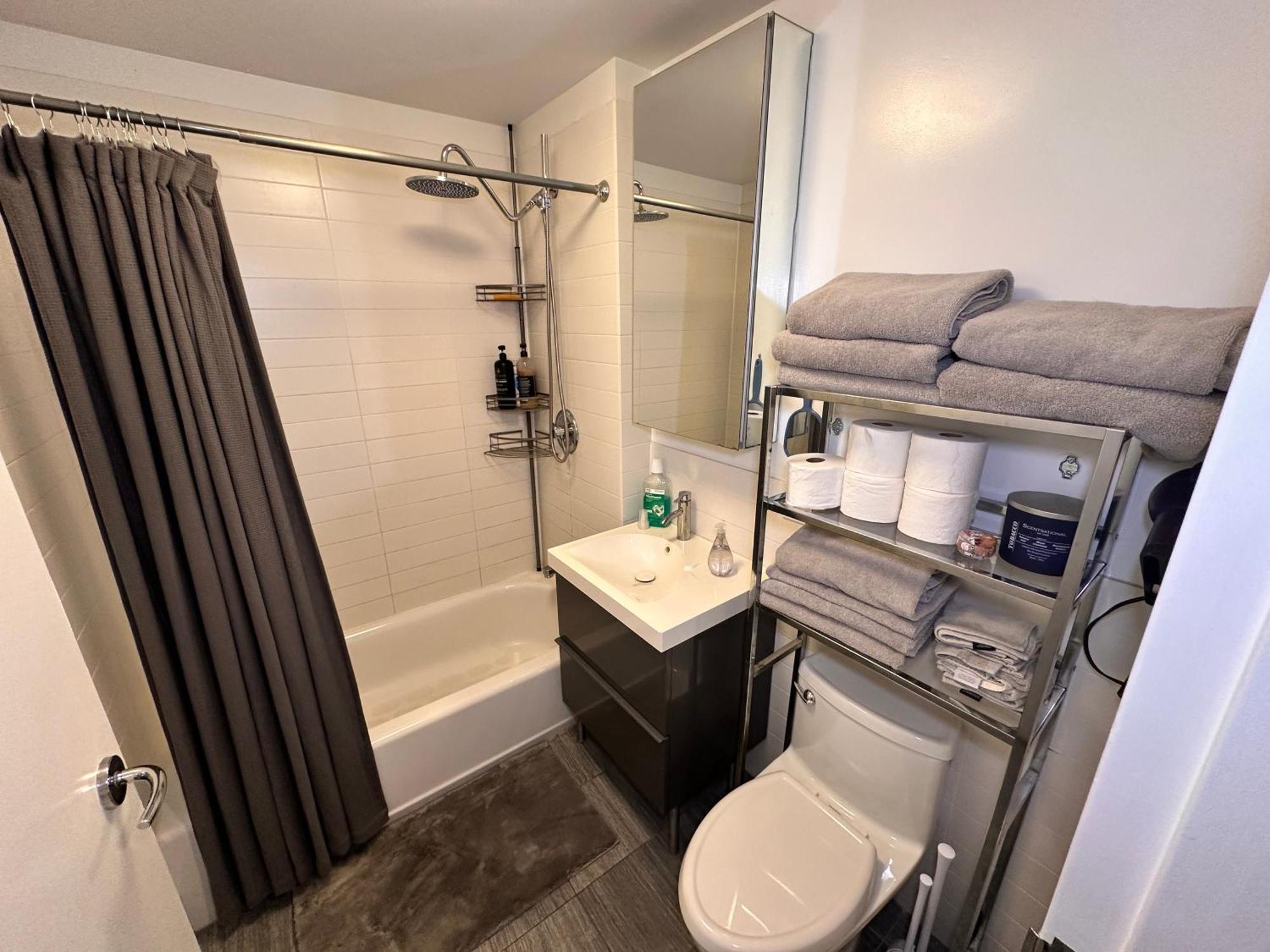 Apartment Modern With Private Bathroom And Kitchen New York