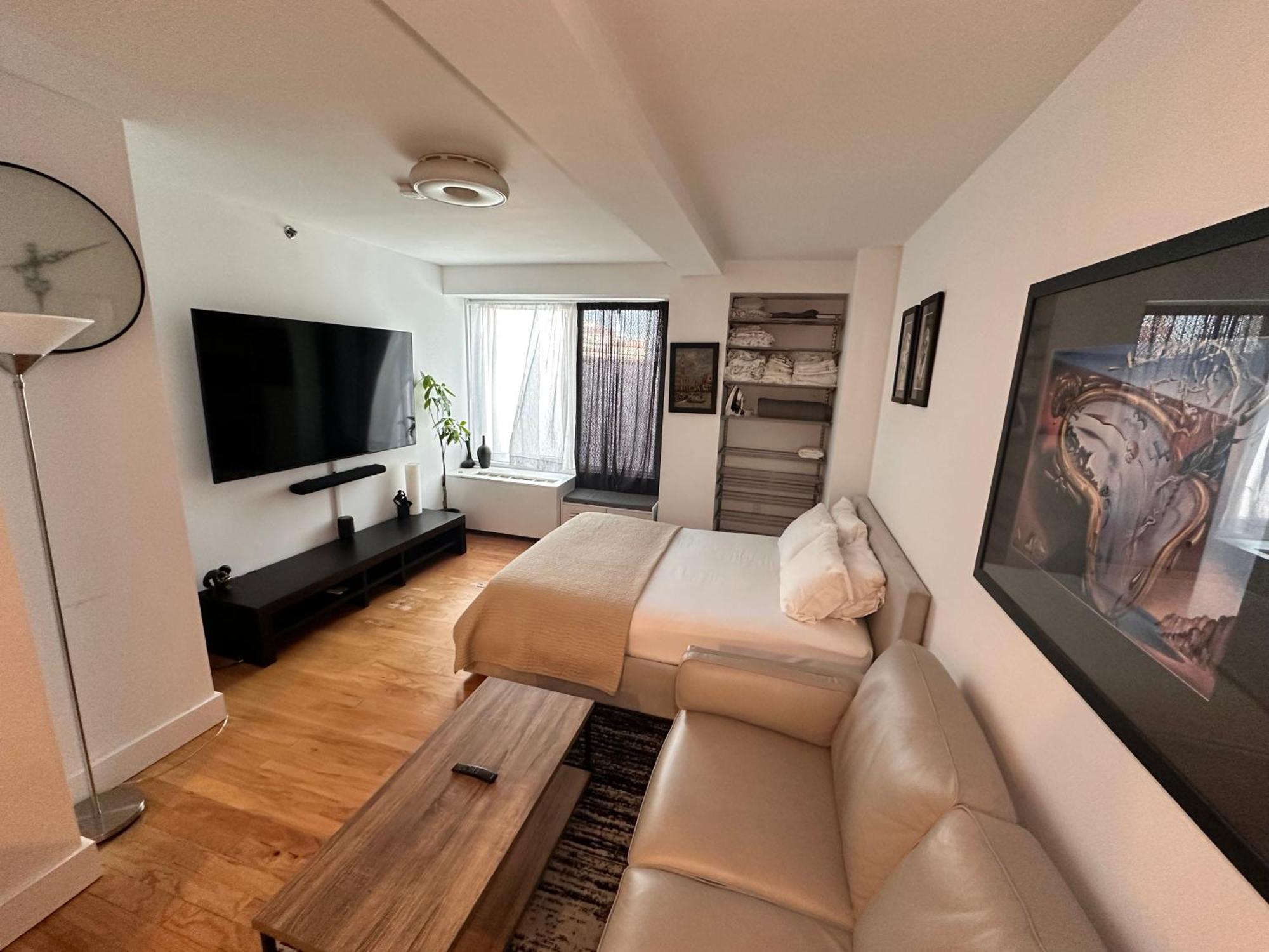 Modern With Private Bathroom And Kitchen * New York