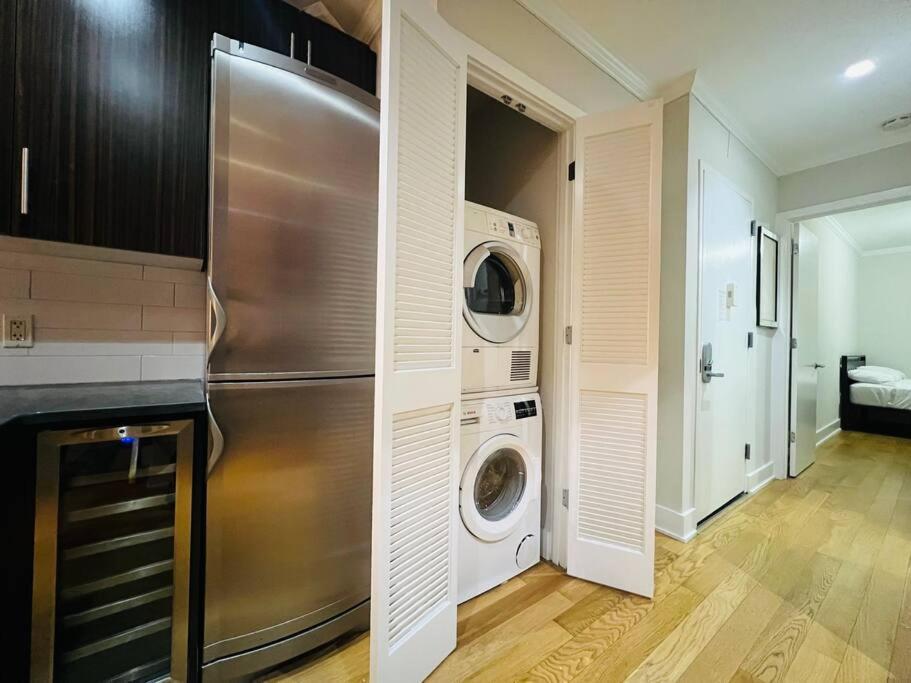 Midtown Luxe Apartment