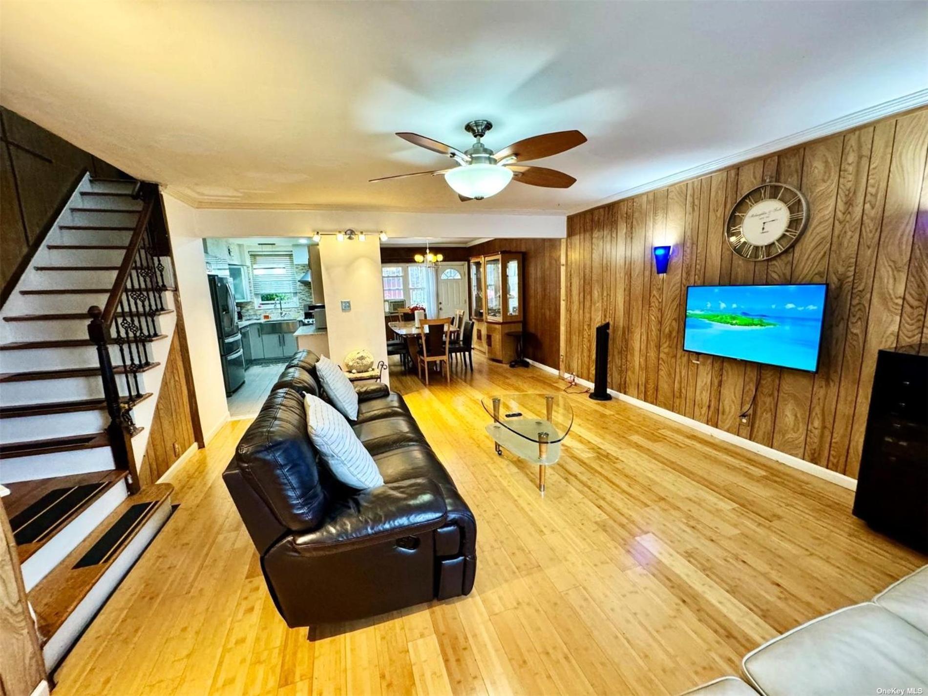 Ferienhaus Lga Airport 3 Mins, 3 Bedroom Duplex House, Parking And Private Backyard, 9mins Subway!