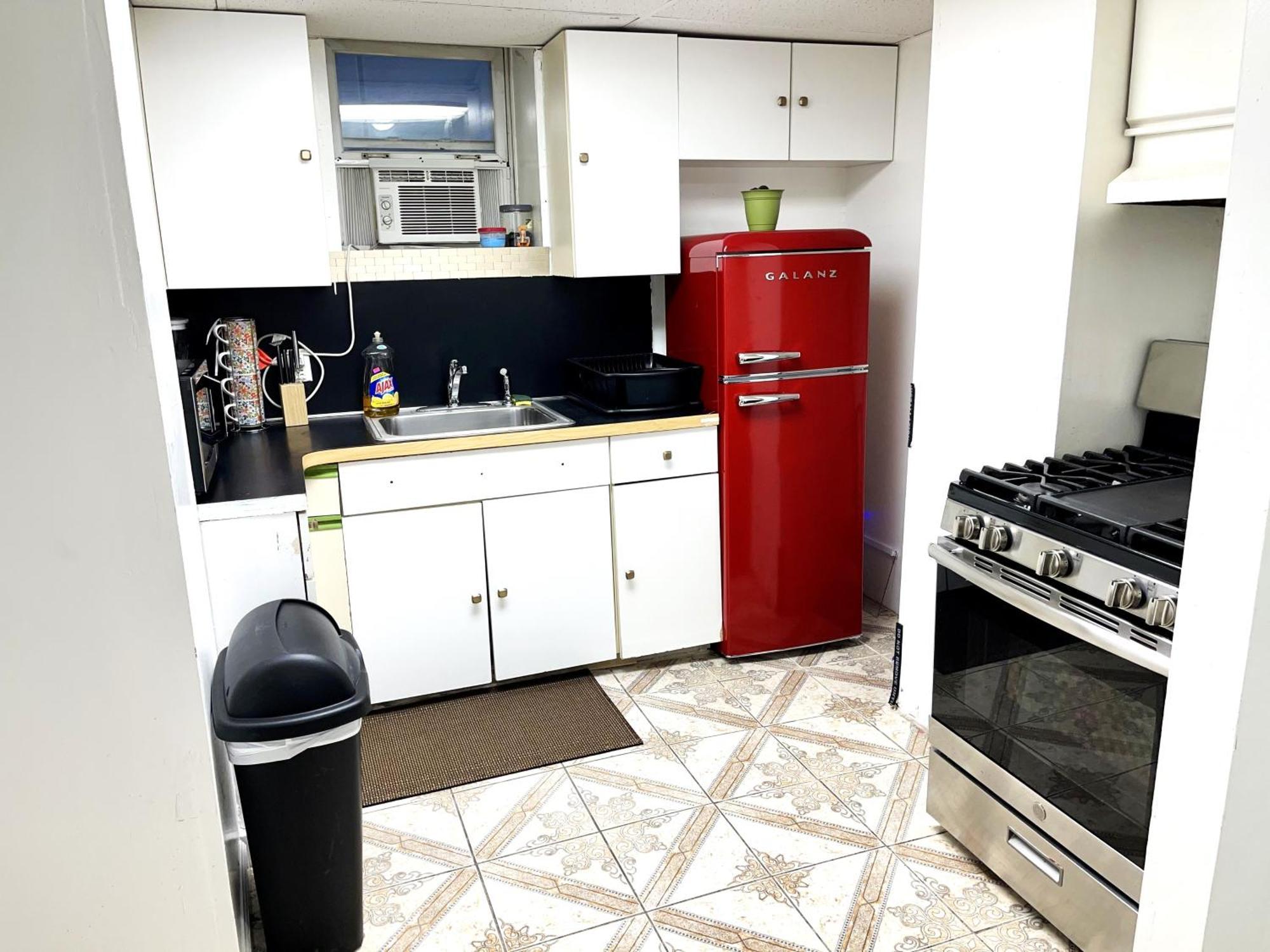 Appartement Very Private, Next To Manhattan 2 Bedroom Apt With Backyard *