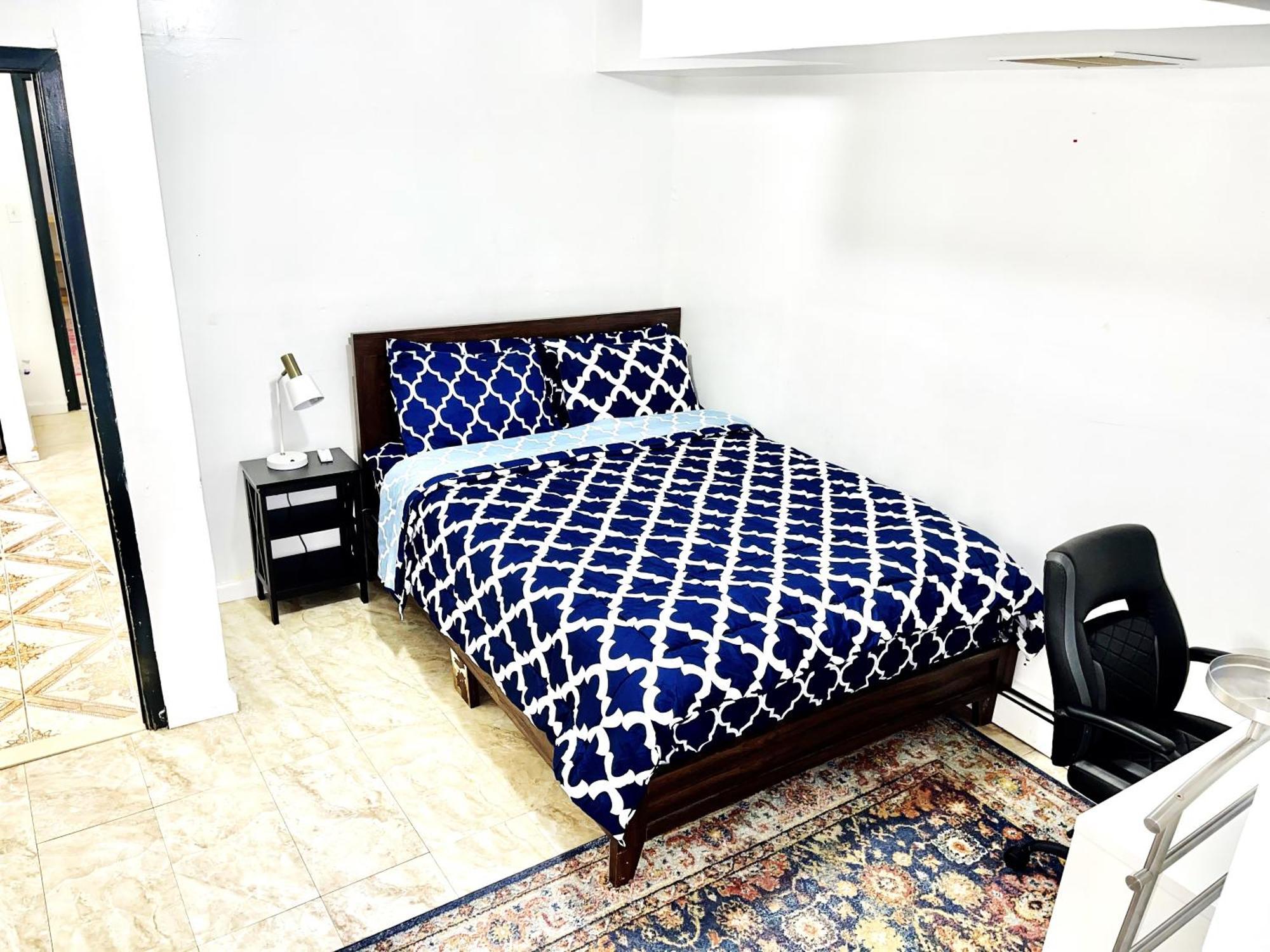 Very Private, Next To Manhattan 2 Bedroom Apt With Backyard Appartement *