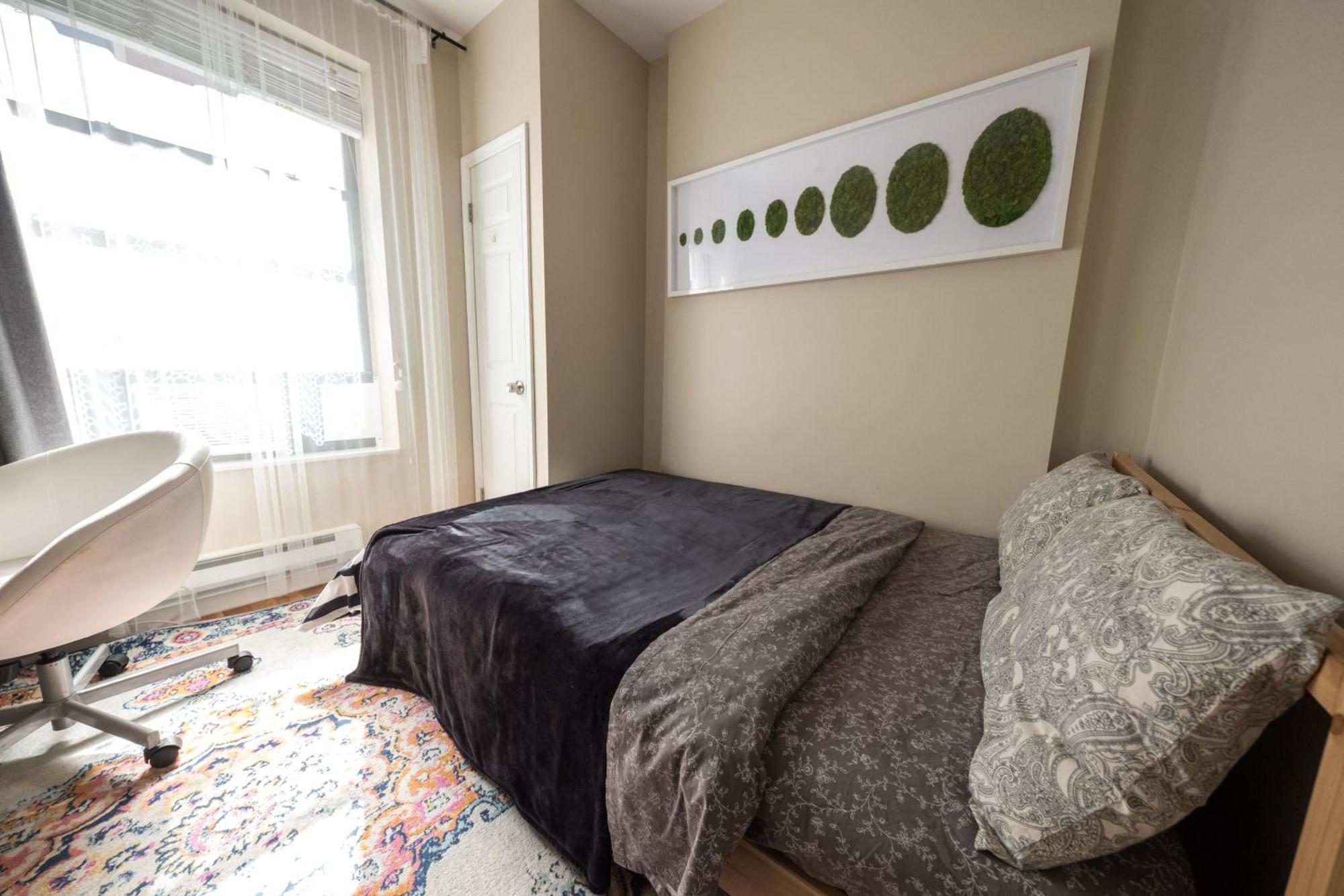 Apartment 2 Bd Next To Park