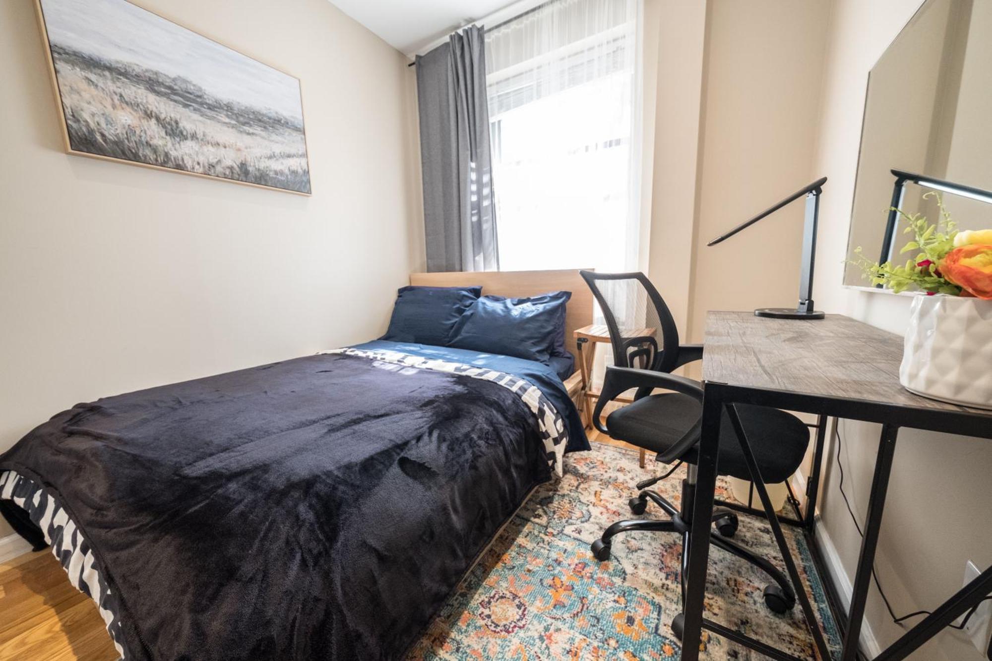 Apartment 2 Bd Next To Park *