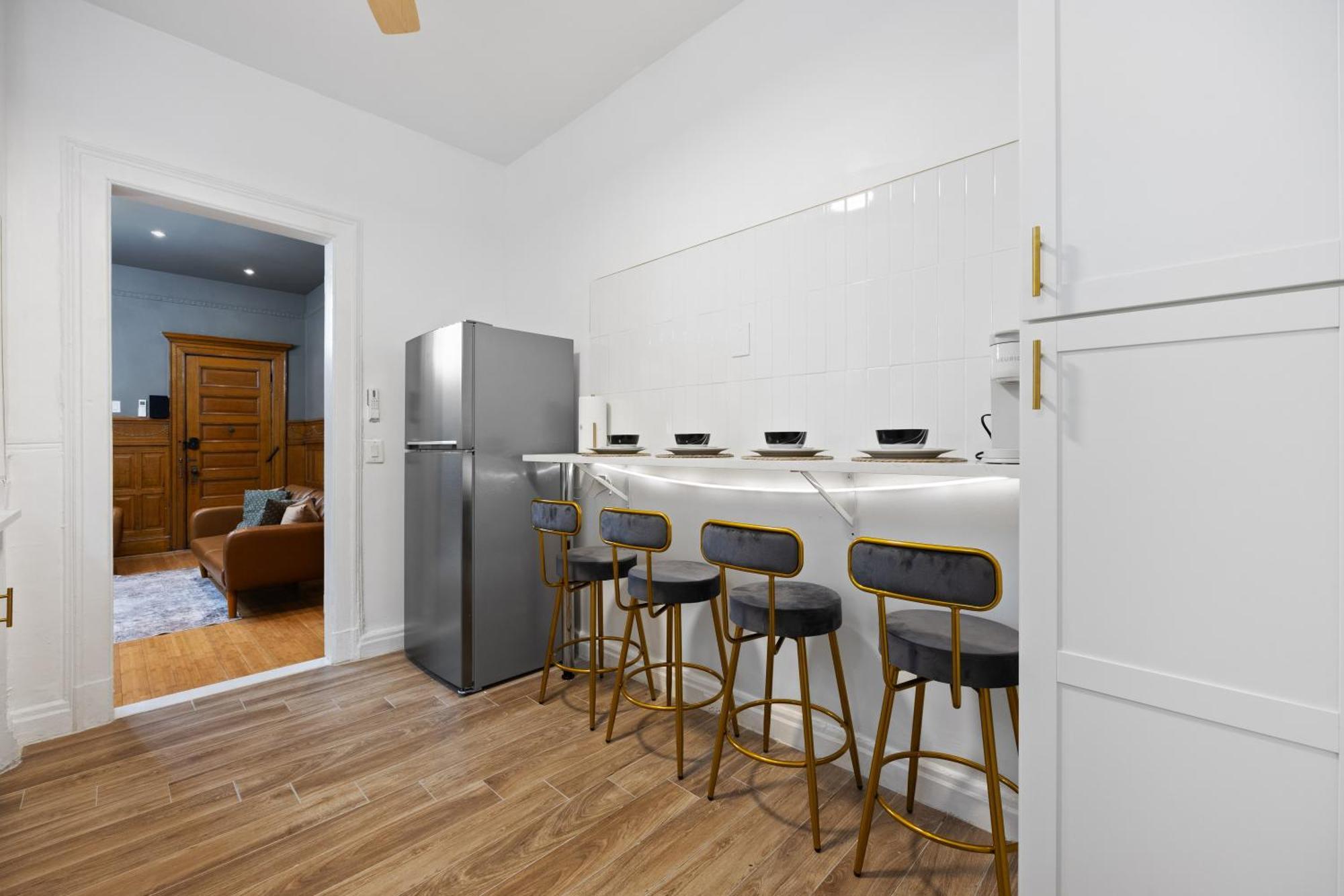 Appartement 1 Min To Subway, King Bed Luxurious Airy Space Patio At 