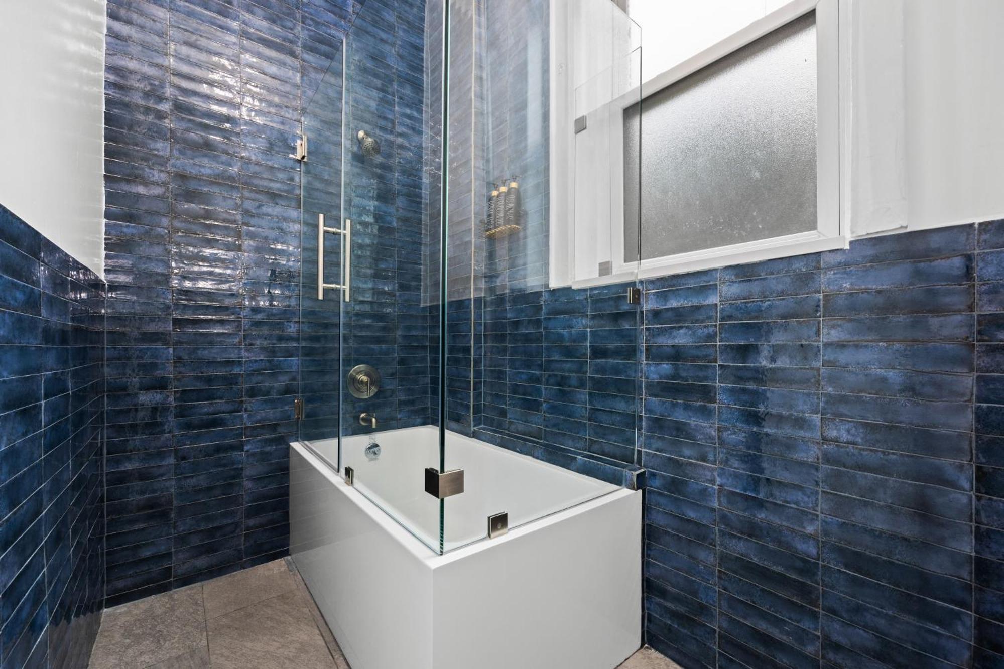 Appartement 1 Min To Subway, King Bed Luxurious Airy Space Patio At 